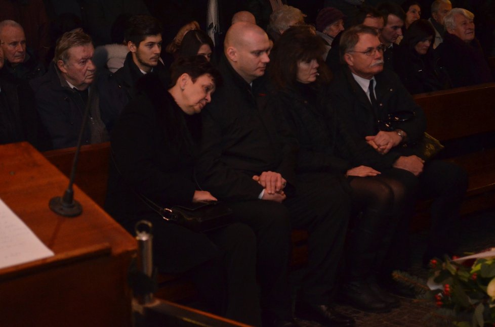 Rodina Karola Poláka na pohřbu
