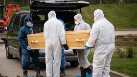 V Británii se konal pohřeb 13letého školáka Ismaila, který zemřel na koronavirus a jehož smrt šokovala - umíral zcela sám.