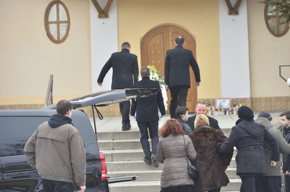 Martiny maminku museli příbuzní podpírat