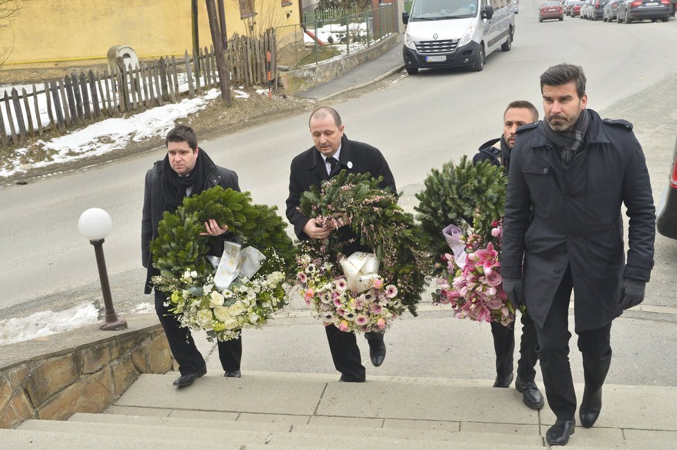 S Martinkou se přišly rozloučit stovky lidí.