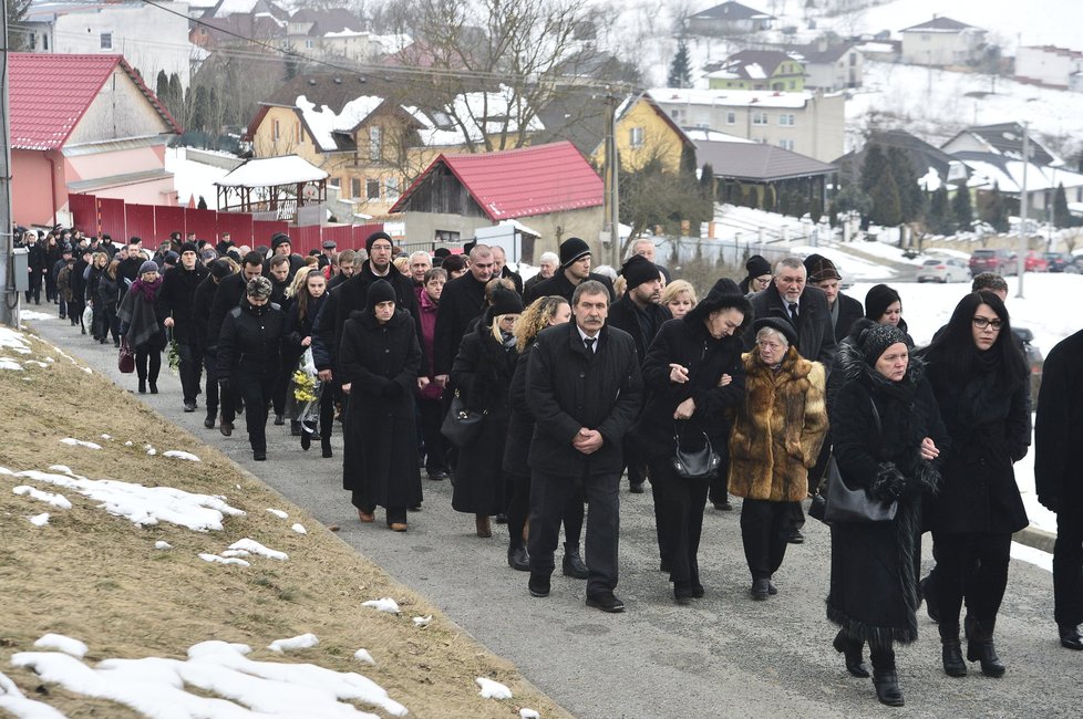 S Martinkou se přišly rozloučit stovky lidí.