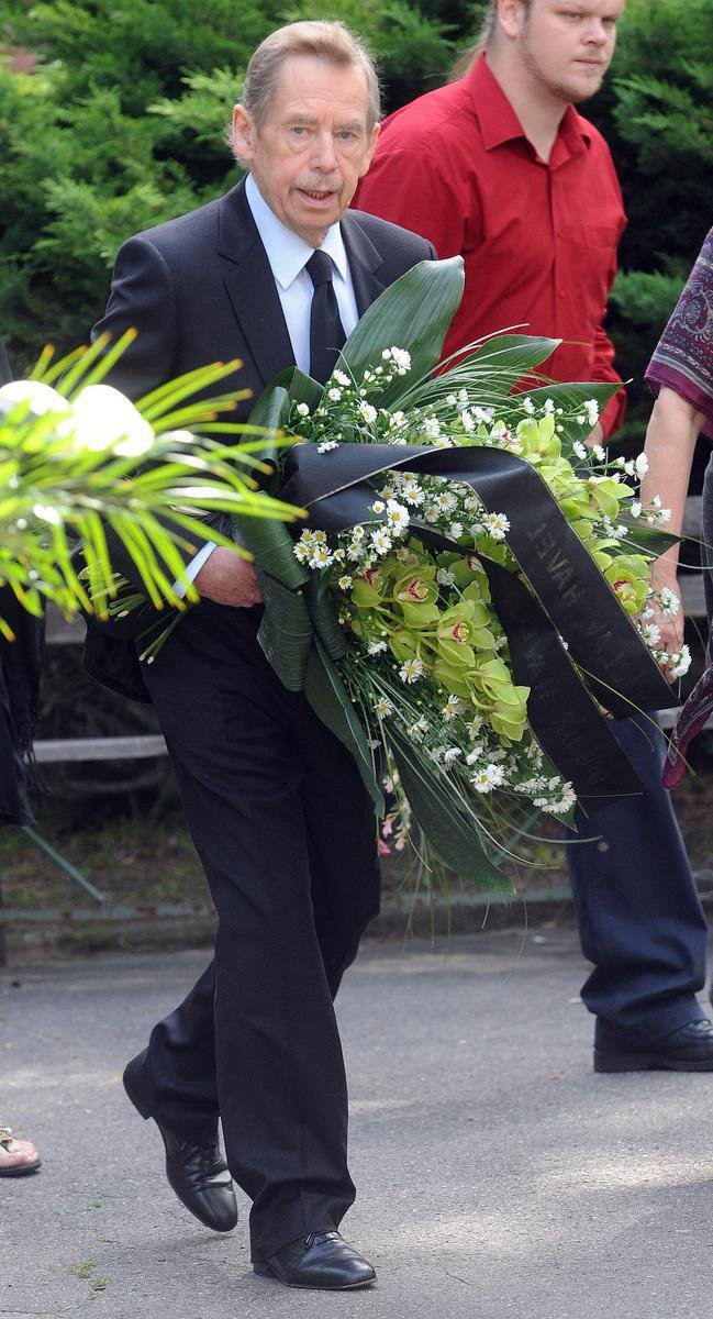 Václav Havel se přišel s Ladislavem rozloučit s věncem v ruce.