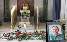 Pohřeb Michala Peška: Zemřel slepý! A exmilenky Havlová s Jandovou se na něj vykašlaly