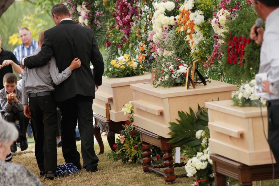 Pohřeb obětí mexického masakru