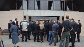 Smutečních hostí na pohřeb náměstka ministra přišlo tolik, že se nevešli do obřadní síně