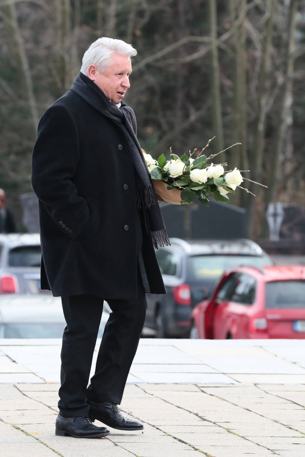 Na pohřeb Jany Novotné dorazila zarmoucená rodina a přátelé.