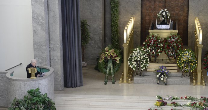 Poslední rozloučení s Havlovým dvorním fotografem proběhlo v krematoriu v Praze-Strašnicích