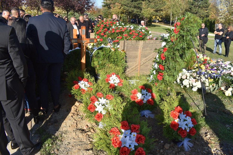 V Ostravě se stovky lidí loučily s místním podnikatelem a romskou autoritou Jozefem Facunou (†62).