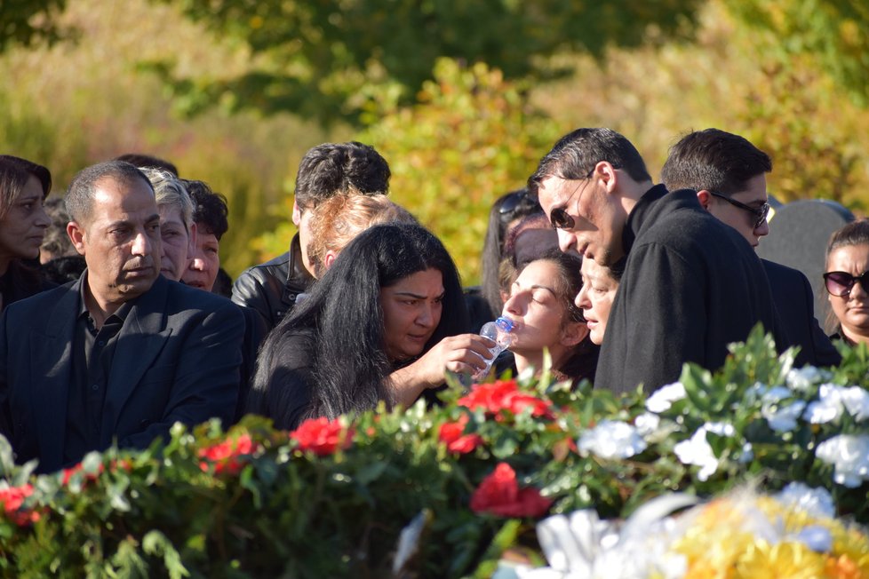 V Ostravě se stovky lidí loučily s místním podnikatelem a romskou autoritou Jozefem Facunou (†62).