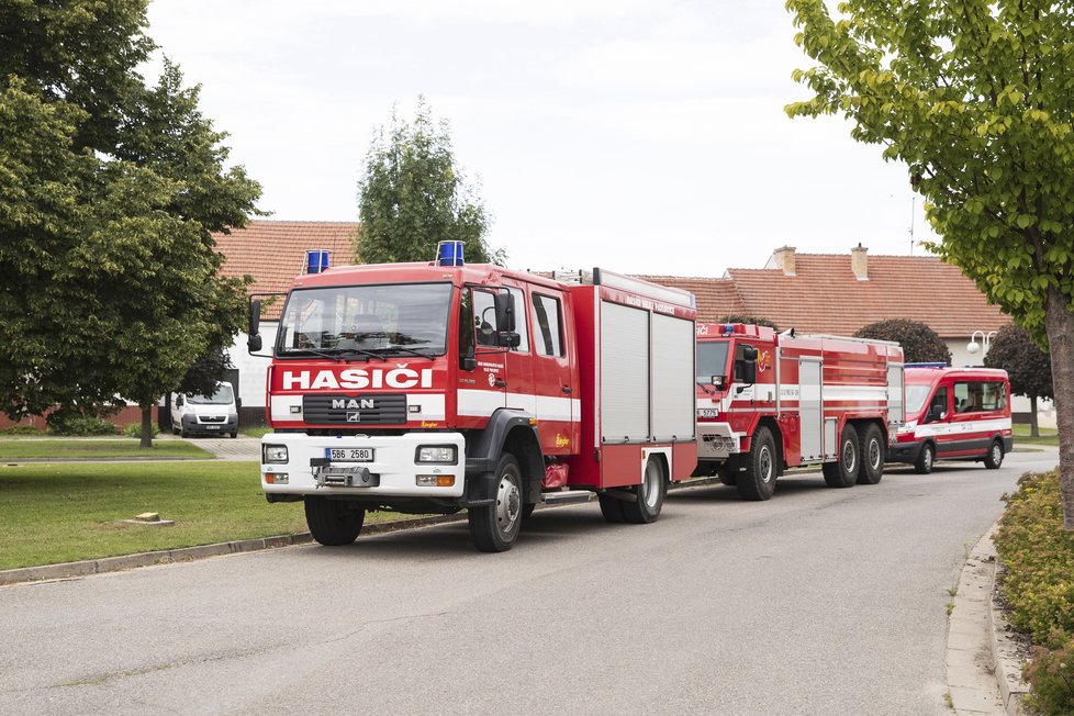 Poslední rozloučení s dobrovolným hasičem Josefem P. (†26) ve Velkých Pavlovicích