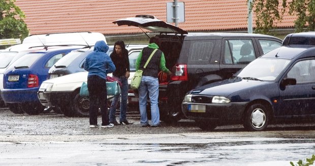 Mukova rodina se už sjíždí na pohřeb