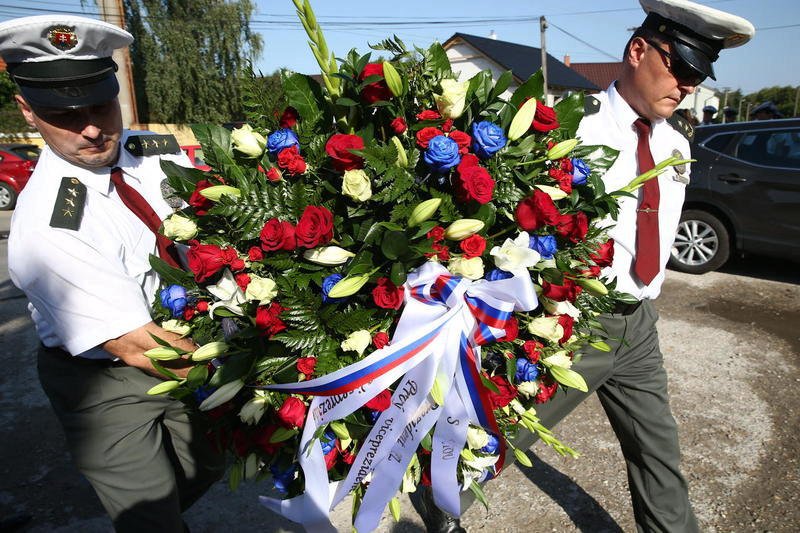 Policisté, rodina a přátelé se rozloučili s tragicky zesnulým Jozefem.