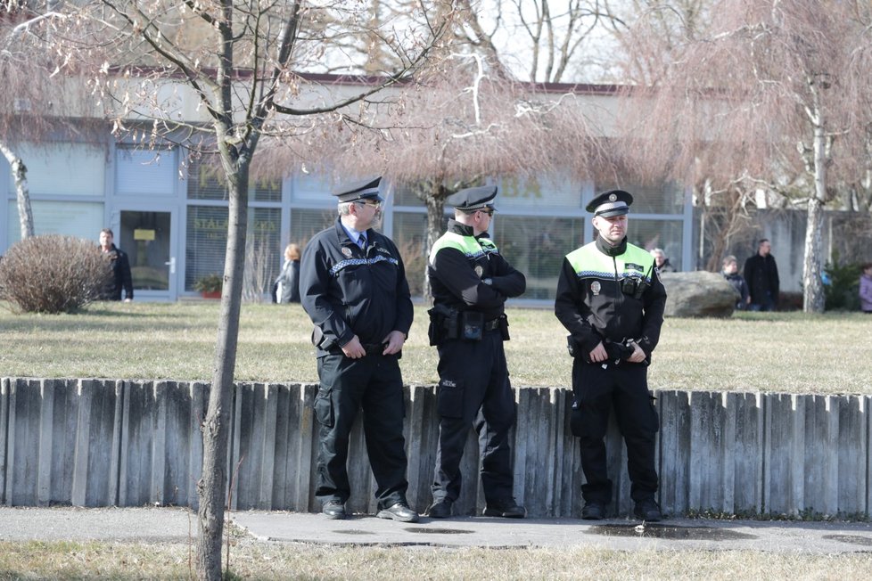 Na obřad dohlížela policie