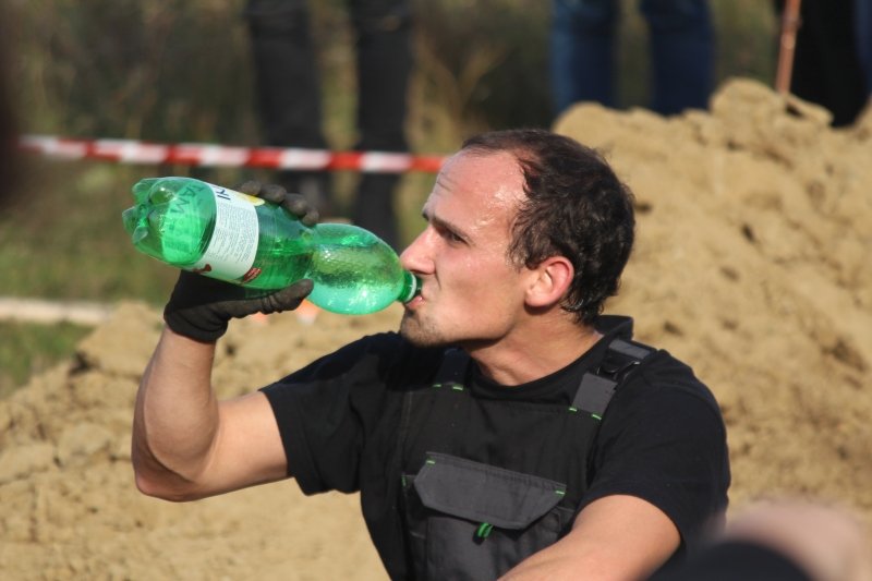 Soutěže v kopání hrobů se zúčastnilo 14 družstev z Polska, Maďarska, Slovenska a Česka