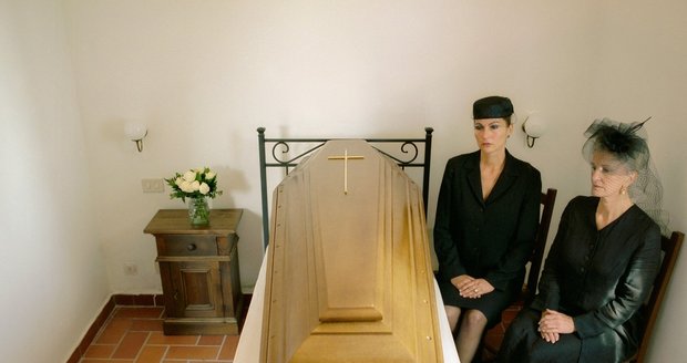 Žena prý obživla po pohřbu - ilustrační foto