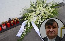 Pohřeb zastřeleného  Romana Housky: Zahráli mu i Gotta, přišla i Fibingerová