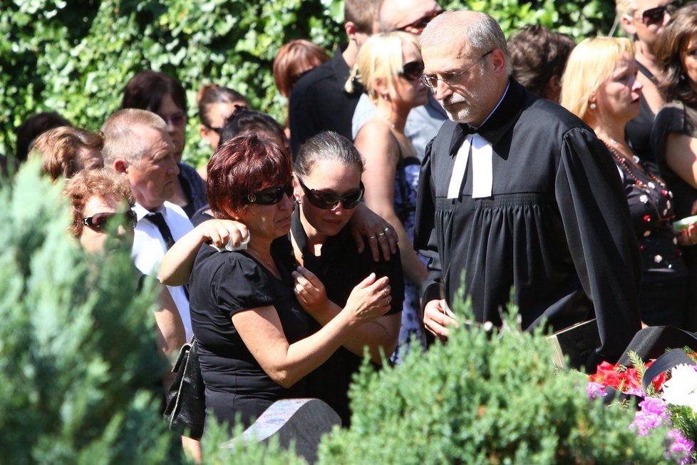Pohřeb motocyklisty, který zemřel poté, co se střetnul s vozem Dary Rolins