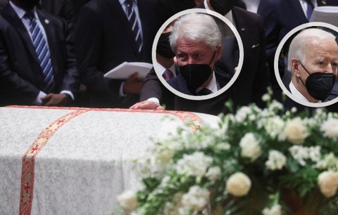 Rakev v bílém na pohřbu Albrightové (†84): Biden zmínil sílu dcery Česka i Havla, Clinton se dojal 