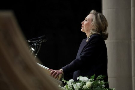 Pohřeb Madeleine Albrightové: Hillary Clintonová zavzpomínala na Madeleine jako na svou přítelkyni (27.4.2022)