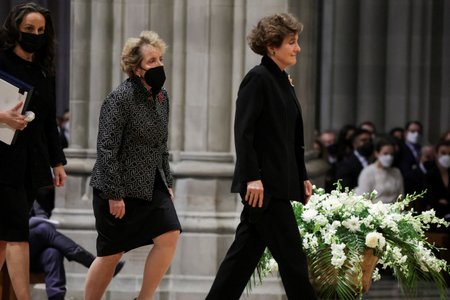 Pohřeb Madeleine Albrightové: Dcery Anna, Alice a Katy(27.4.2022)