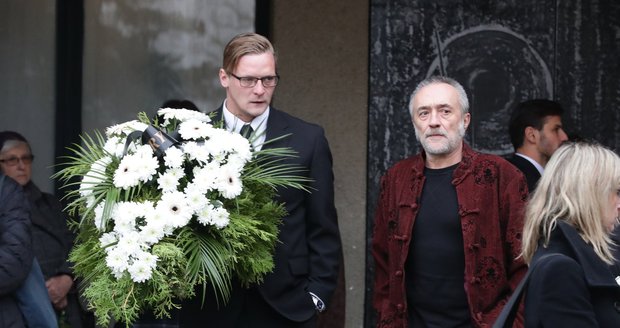 Na pohřbu Jaroslava Šmída se sešlo mnoho smutečních hostů.