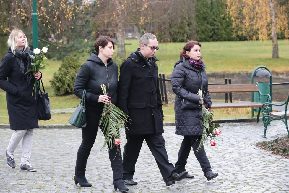 Pohřbu Jaroslava Šmída se zúčastnilo mnoho lidí.