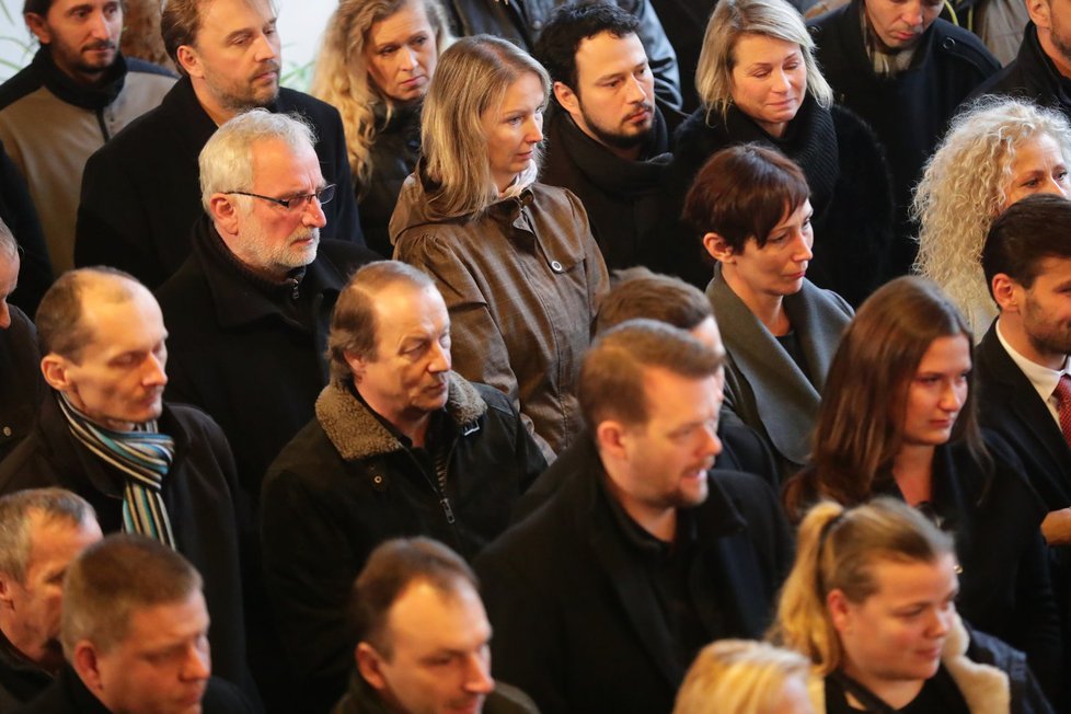 Na pohřeb Jaroslava Šmída dorazilo mnoho lidí.