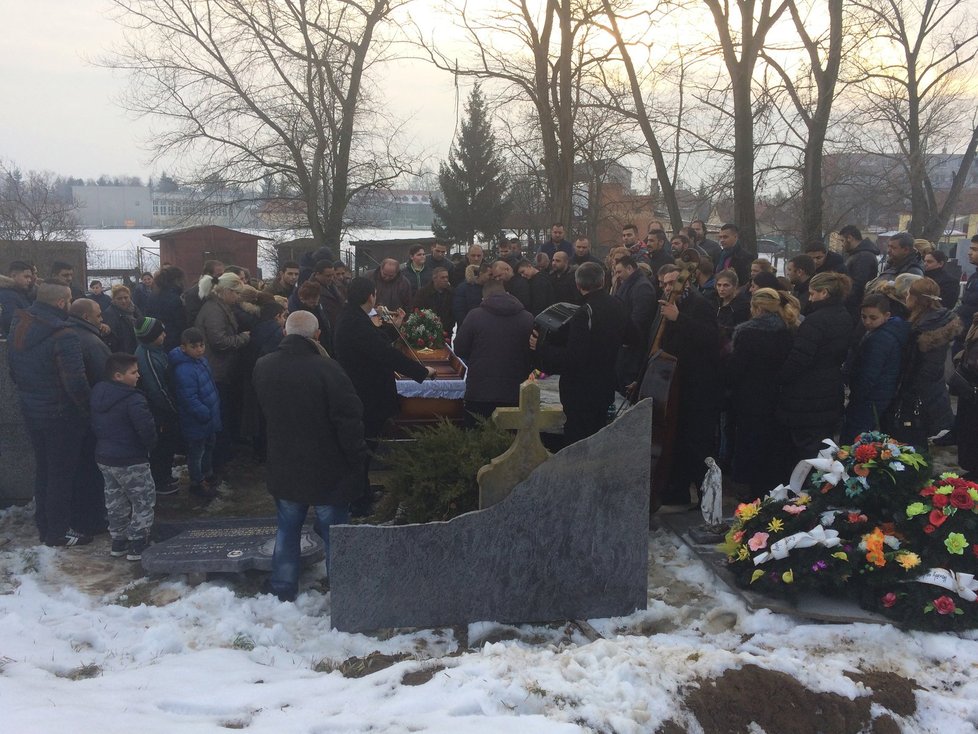 Pohřeb Tibora Lakatoše v Chynoranech