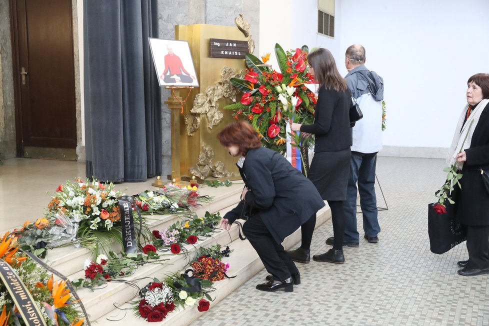 Pohřeb zavražděného učitele Středního odborného učiliště Ohradní Jana K. (†74). (13. dubna 2022)