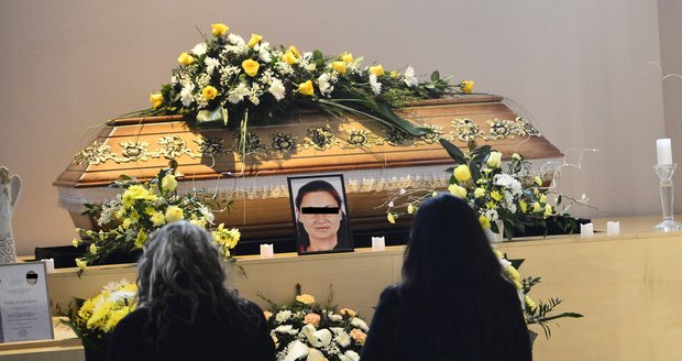 Pohřeb servírky Edity, kterou popravil střelec: Do nebe ji vyprovodily její dvě děti