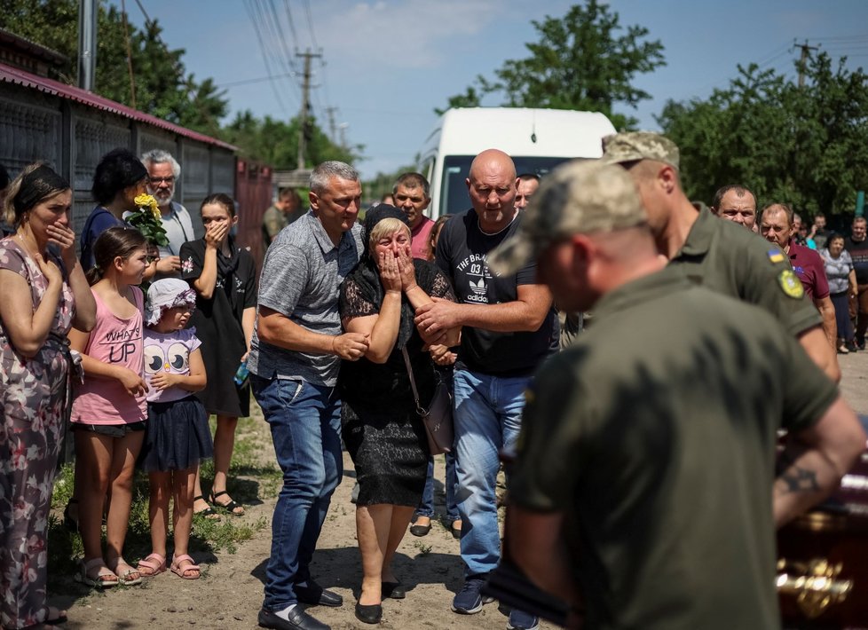 Pohřeb v Babynci u Buči, 30. 6. 2022.