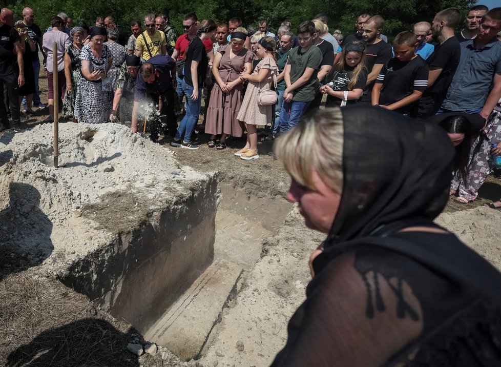 Pohřeb v Babynci u Buči, 30. 6. 2022.