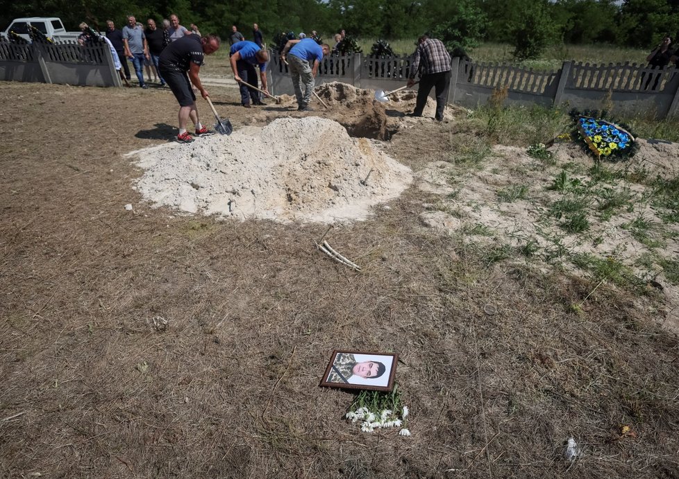 Pohřeb v Babynci u Buči, 30. 6. 2022.