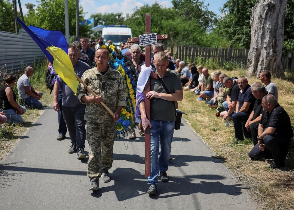 Pohřeb v Babynci u Buči, 30. 6. 2022.