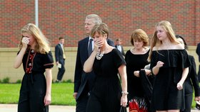 Pohřeb studenta Otto Warmbiera, který zemřel šest dní po svém propuštění z KLDR