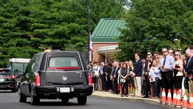 Pohřeb studenta Otto Warmbiera, který zemřel šest dní po svém propuštění z KLDR