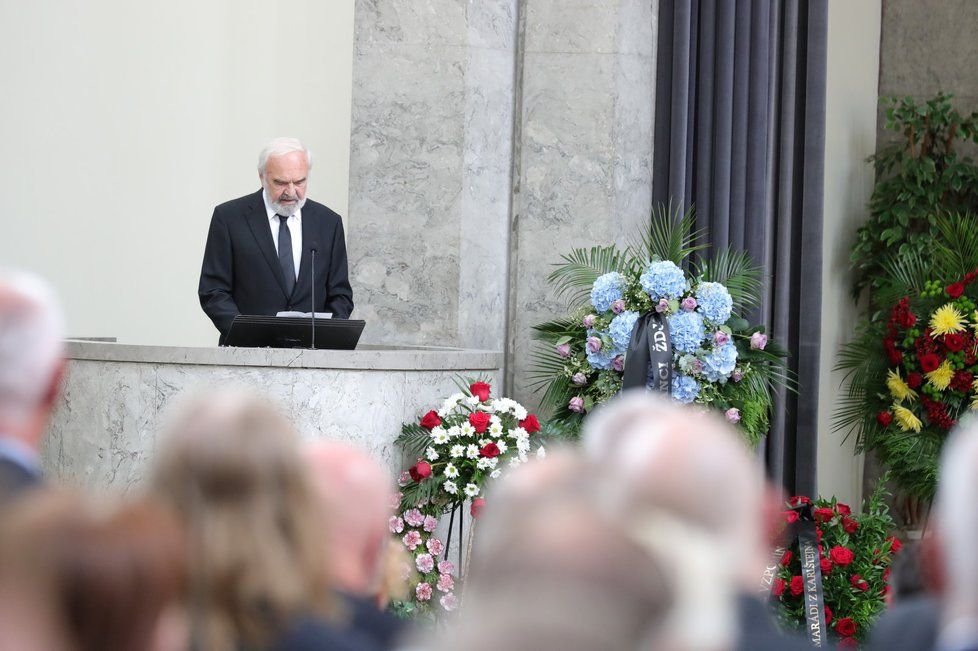 Zdeněk Svěrák promluvil na pohřbu Václava Kotka.