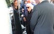 Václav Neckář na pohřbu svého syna Václav Neckář na pohřbu svého syna