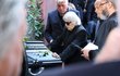 Václav Neckář na pohřbu svého syna Václav Neckář na pohřbu svého syna
