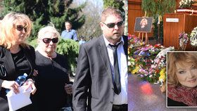 ONLINE: Pohřeb Věry Špinarové: Se zpěvačkou se rozloučila Heidi, Nohavica a 40.000 fanoušků