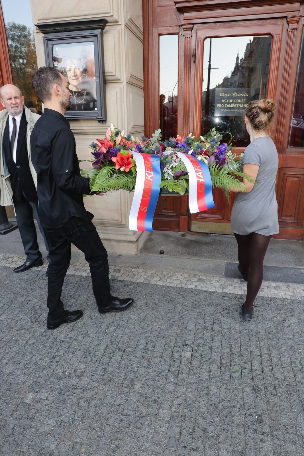 Věnec Charty 77 na pohřbu Vlasty Chramostové