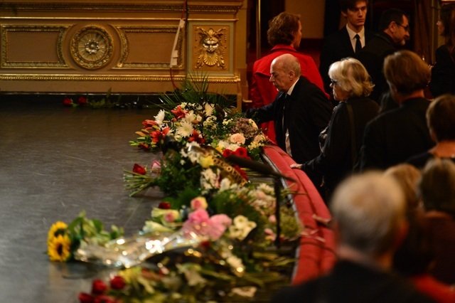 Pohřeb Vlasty Chramostové v Národním divadle.
