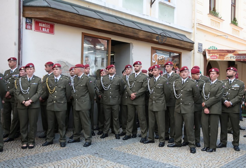 Vojáci na pohřbu Martina Marcina (14. 8. 2018)