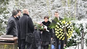 Ředitel firmy Albixon Václav Lisý přichází na pohřeb svého kolegy Jana B.