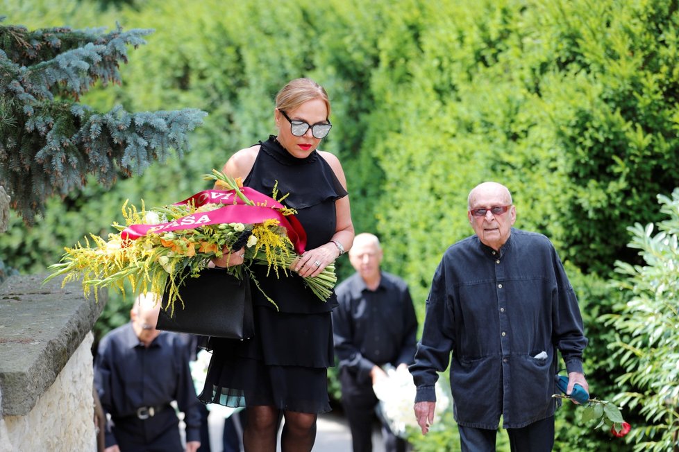 Pohřeb režiséra Petra Weigla - Dagmar Havlová a Stanislav Zindulka