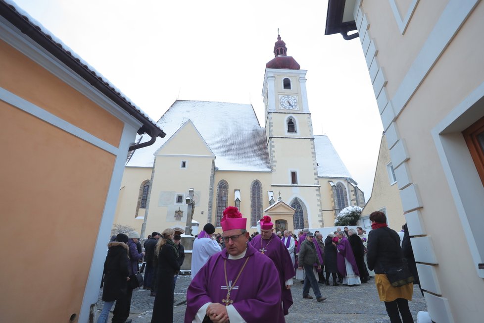 Pohřeb oblíbeného faráře Marcina Źelazného