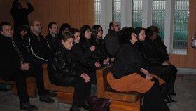 Příbuzní a známí, nejvíce tragédie zasáhla nevlastního otce pana Jiřího - vepředu úplně vpravo