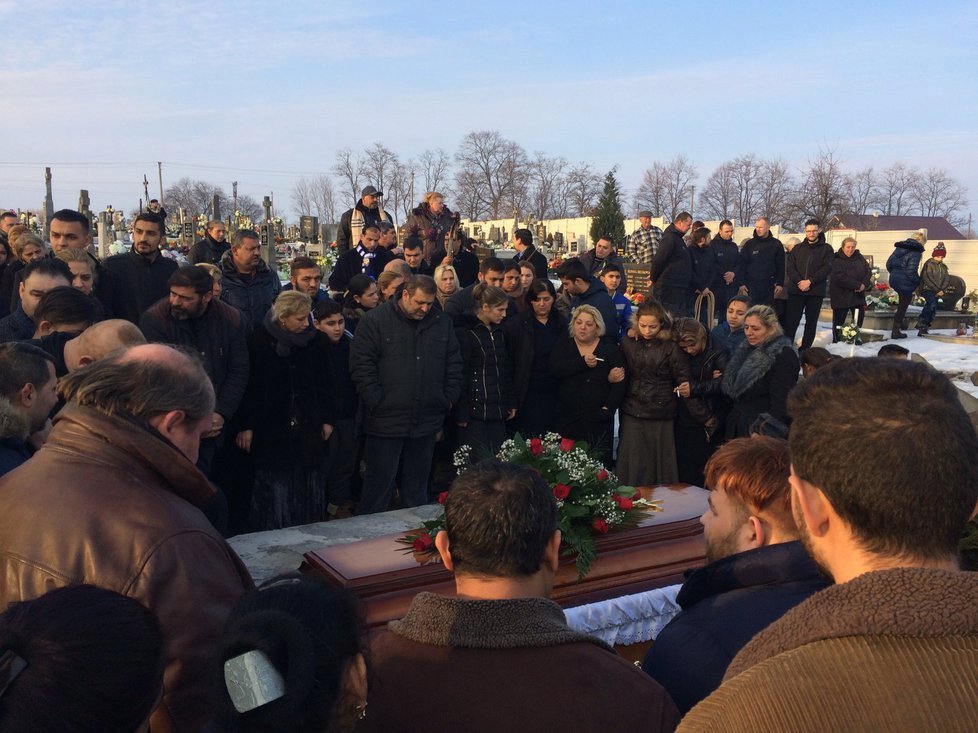 Pohřeb romského milionáře.