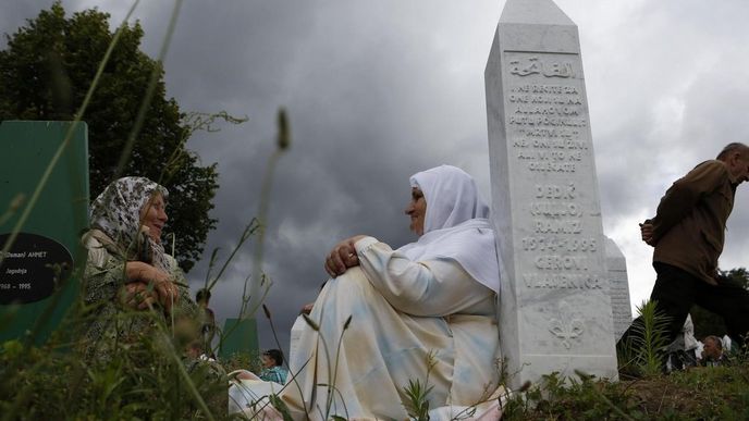 Pohřebiště obětí masakru v bosenské Srebrenici
