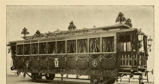 Pohřební tramvaj v Miláně byla přeci jen luxusnější.